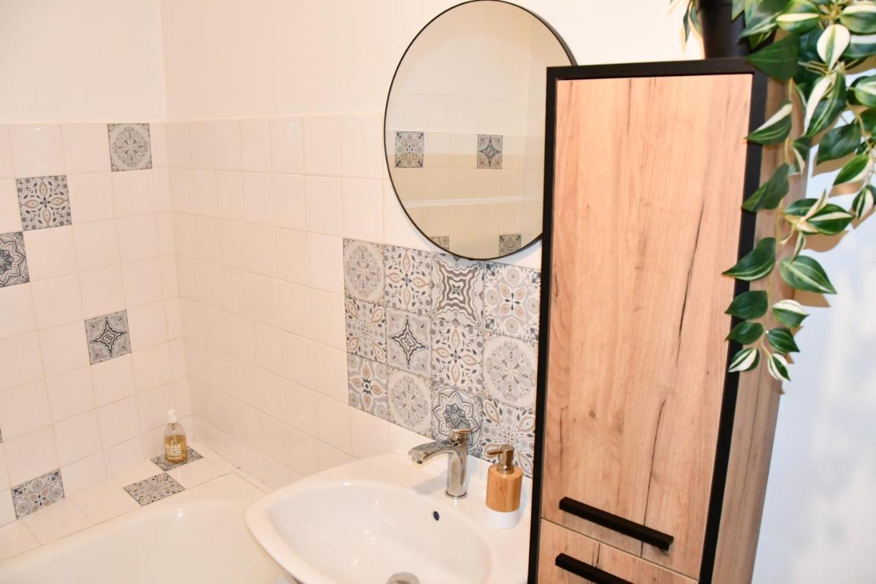 Appartement 32 M2 Intra Muros - Wifi - Netflix - Bureau Avignon Exterior photo